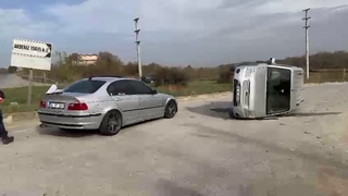 Otomobil ile hafif ticari araç çarpıştı: 1 yaralı