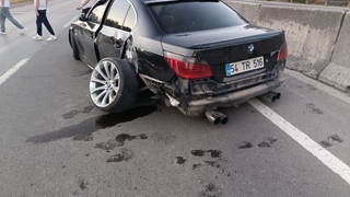 Otomobil ile halk otobüsü çarpıştı