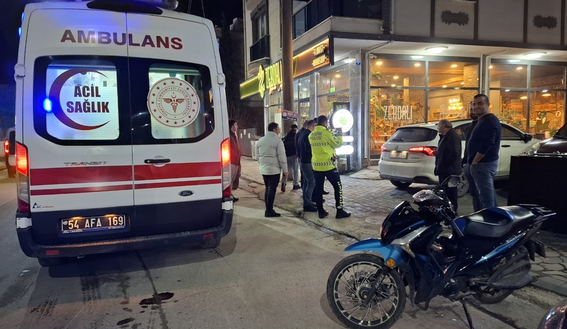 Otomobil ile motosiklet çarpıştı