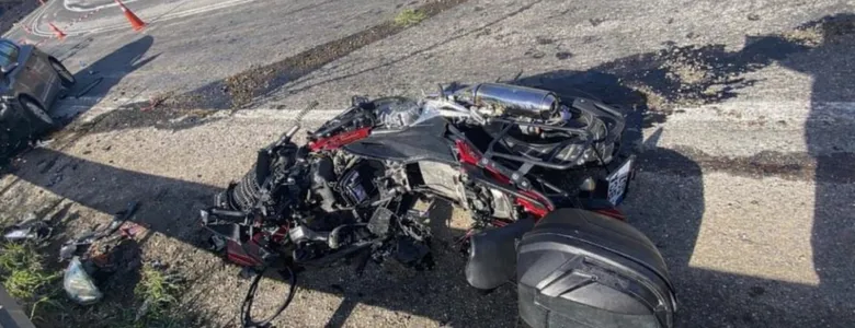 Otomobil ile motosiklet kafa kafaya çarpıştı: 1 ölü, 1 yaralı