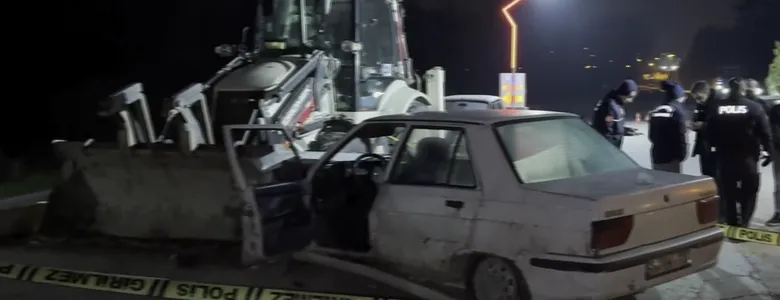 Otomobil iş makinesine çarptı: 1 ölü