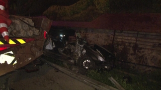 Otomobil işçilerin arasına daldı: 4 ölü