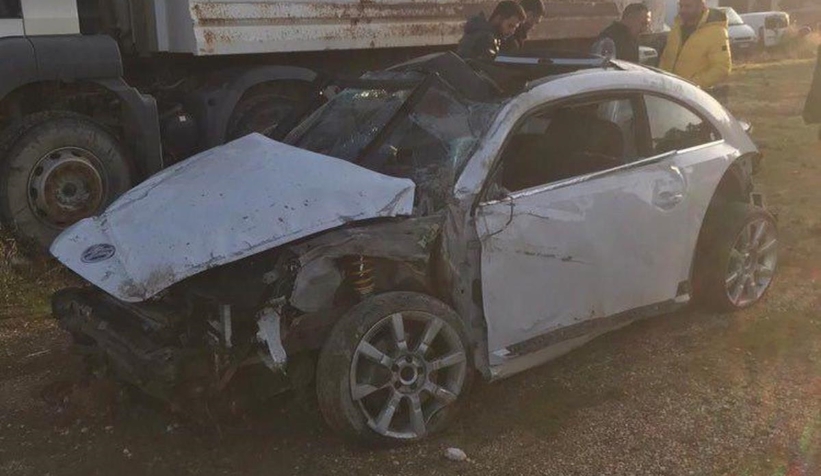 Otomobil istinat duvarına çarptı: 1 ölü, 2 yaralı