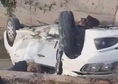 Otomobil kanala uçtu: 2 yaralı