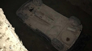 Otomobil kanala uçtu: 3 yaralı