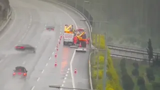 Otomobil KMO çalışanlarına böyle çarptı: 1'i ağır 3 yaralı