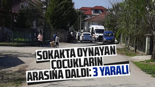 Otomobil oyun oynayan çocuklara çarptı 3 yaralı