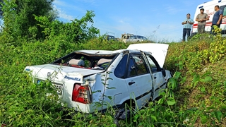 Otomobil şarampole takla attı: 4 yaralı