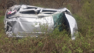 Otomobil şarampole yuvarlandı: 2'si ağır, 3 yaralı