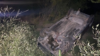 Otomobil şarampole yuvarlandı