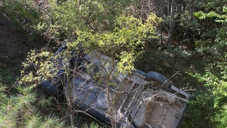 Otomobil şarampole yuvarlandı