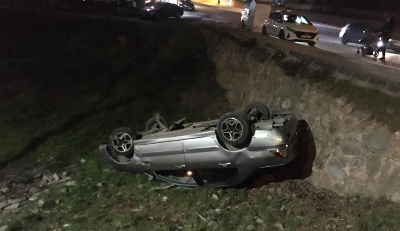 Otomobil sitenin bahçesine düştü: 1 ağır yaralı