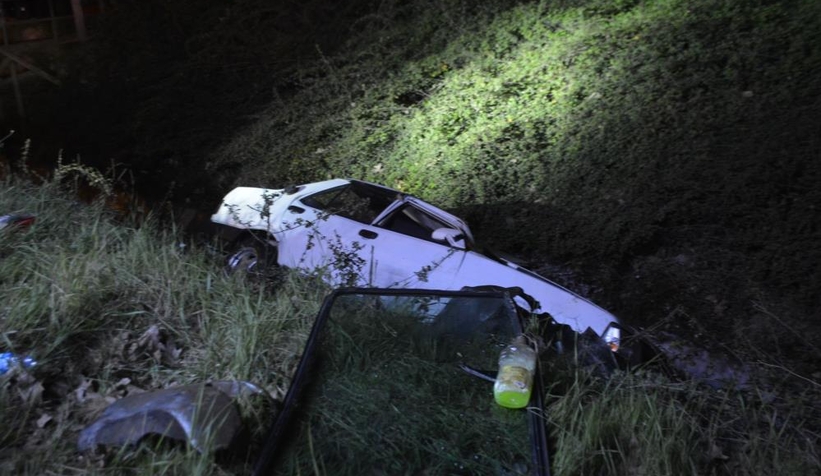 Otomobil su kanalına düştü: 1 yaralı