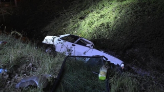 Otomobil su kanalına düştü: 1 yaralı