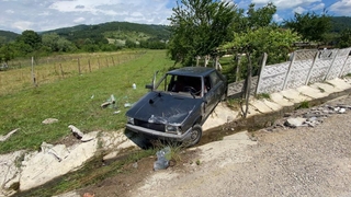 Otomobil su kanalına uçtu; 3’ü çocuk 5 kişi yaralandı