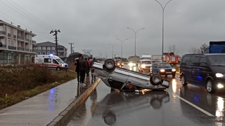 Otomobil takla atıp karşı yöne geçti