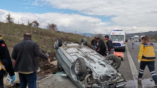 Otomobil takla attı: 1'i ağır 4 yaralı