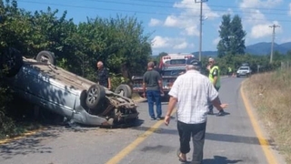 Otomobil takla attı