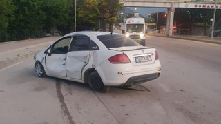 Otomobil taklalar atarak karşı şeride geçti