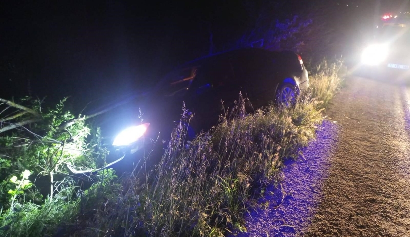 Otomobil toprak alana savruldu; 1 kişi yaralandı