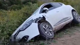 Otomobil uçurumun eşiğinde durdu