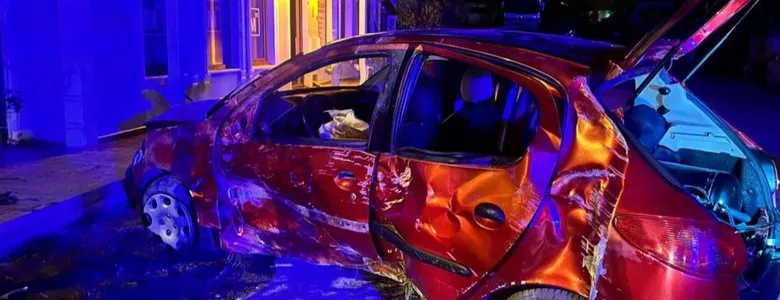 Otomobil villanın duvarına çarptı: 9 yaralı