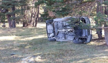 Otomobil yoldan çıkarak takla attı: 1 ölü, 2 yaralı