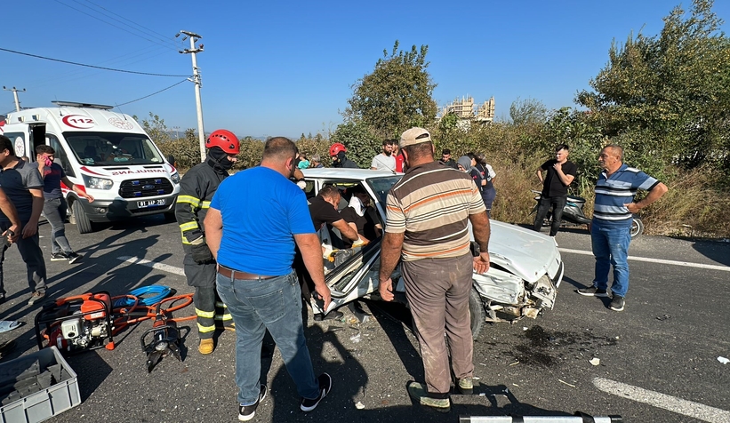 Otomobilde sıkışan yaralının feryatları yürek dağladı
