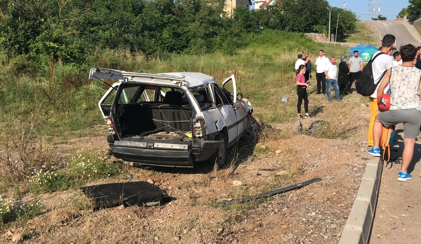 Otomobile 8 kişi binip dehşeti yaşadılar: 1’i ağır 5 yaralı