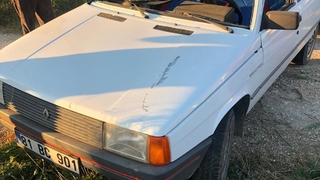 Otomobile ok gibi saplandı: 3 yaralı