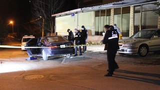 Otomobilinde silahlı saldırıya uğradı