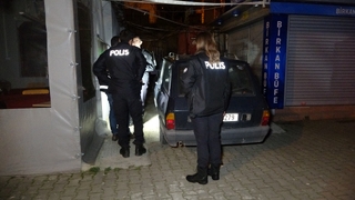 Otomobiline binerken vuruldu