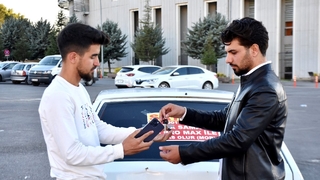 Otomobilini cep telefonu ile takas etti