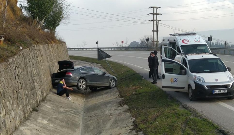 Otomobiliyle kanala uçtu, şoka girdi