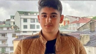  Otomobille çarpışan genç motokurye hayatını kaybetti