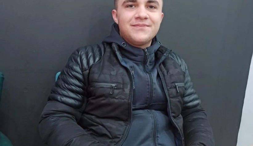 Otomobille çarpışan motosiklet sürücüsü öldü