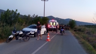 Otomobille motosiklet çarpıştı: 2 yaralı