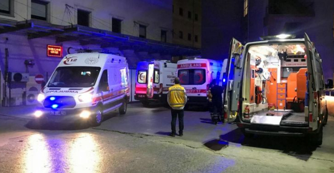 Otomobiller çarpıştı: 1'i çocuk 3 yaralı