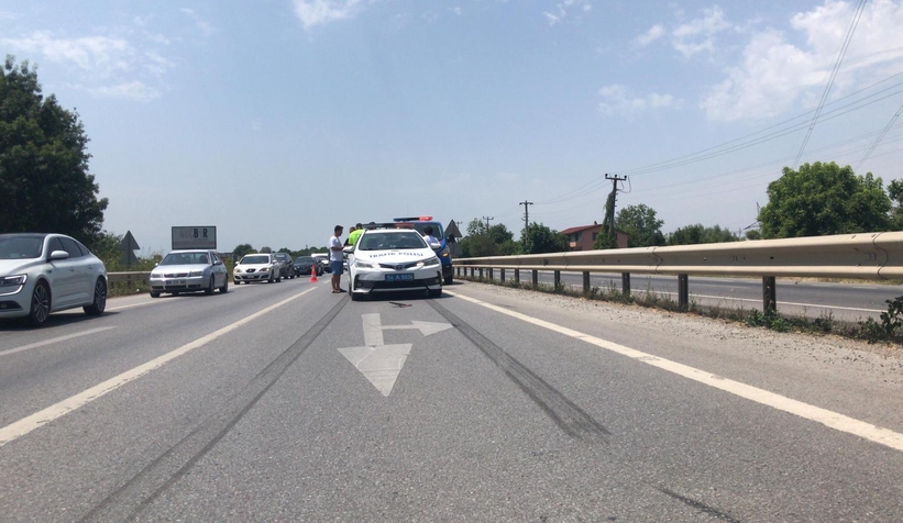 Otomobiller çarpıştı