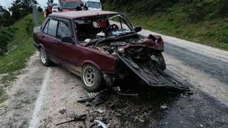 Otomobiller kafa kafaya çarpıştı: 1 ölü