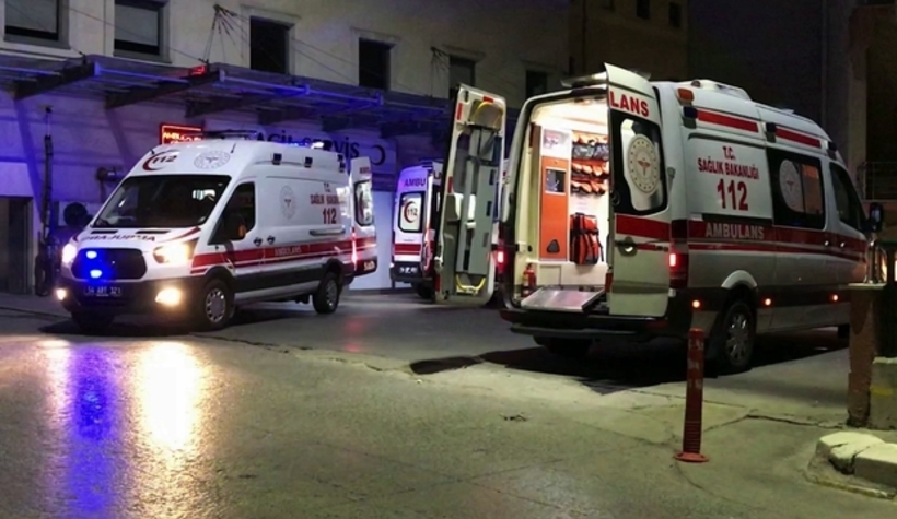 Otomobiller kafa kafaya çarpıştı: 6 yaralı