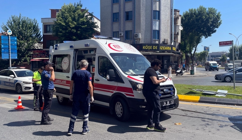 Otomobiller kavşakta çarpıştı: 3 yaralı