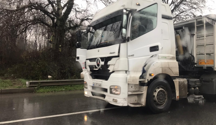 Otoyol çıkışında korkutan kaza