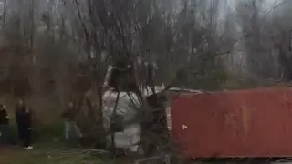 Otoyolda konteyner yüklü bir tır devrildi