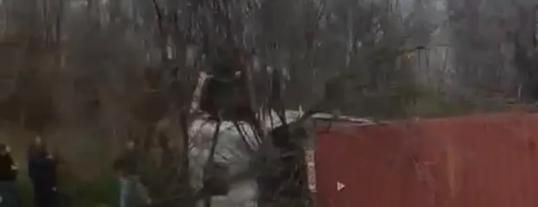 Otoyolda konteyner yüklü bir tır devrildi