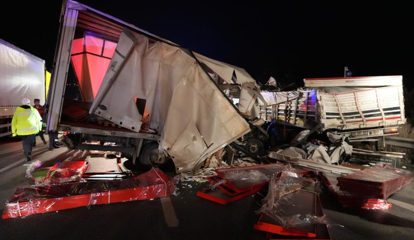 Otoyolu savaş alanına döndürek kaza