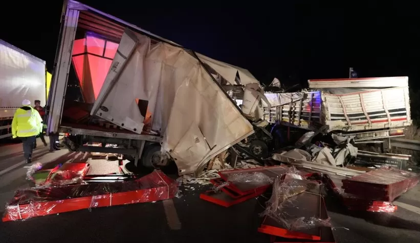Otoyolu savaş alanına döndürek kaza