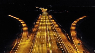 Otoyolun gece görüntüsü hayran bıraktı