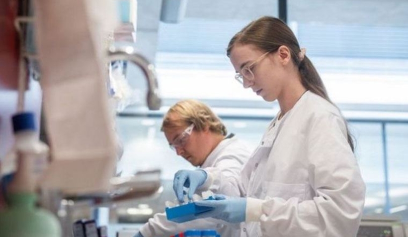 Oxford Üniversitesi'nin aşısı yüzde 70 koruma sağladı