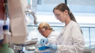 Oxford Üniversitesi'nin aşısı yüzde 70 koruma sağladı